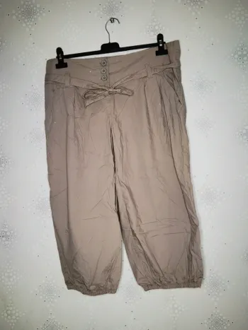 D1989 - pantacourt femme Taille 40