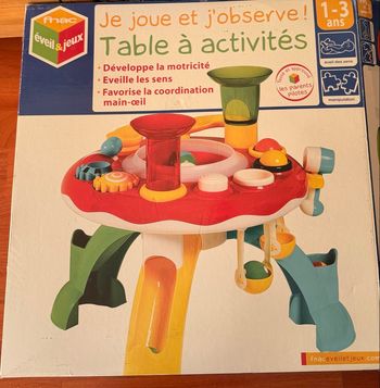 Table à activités des 1 an