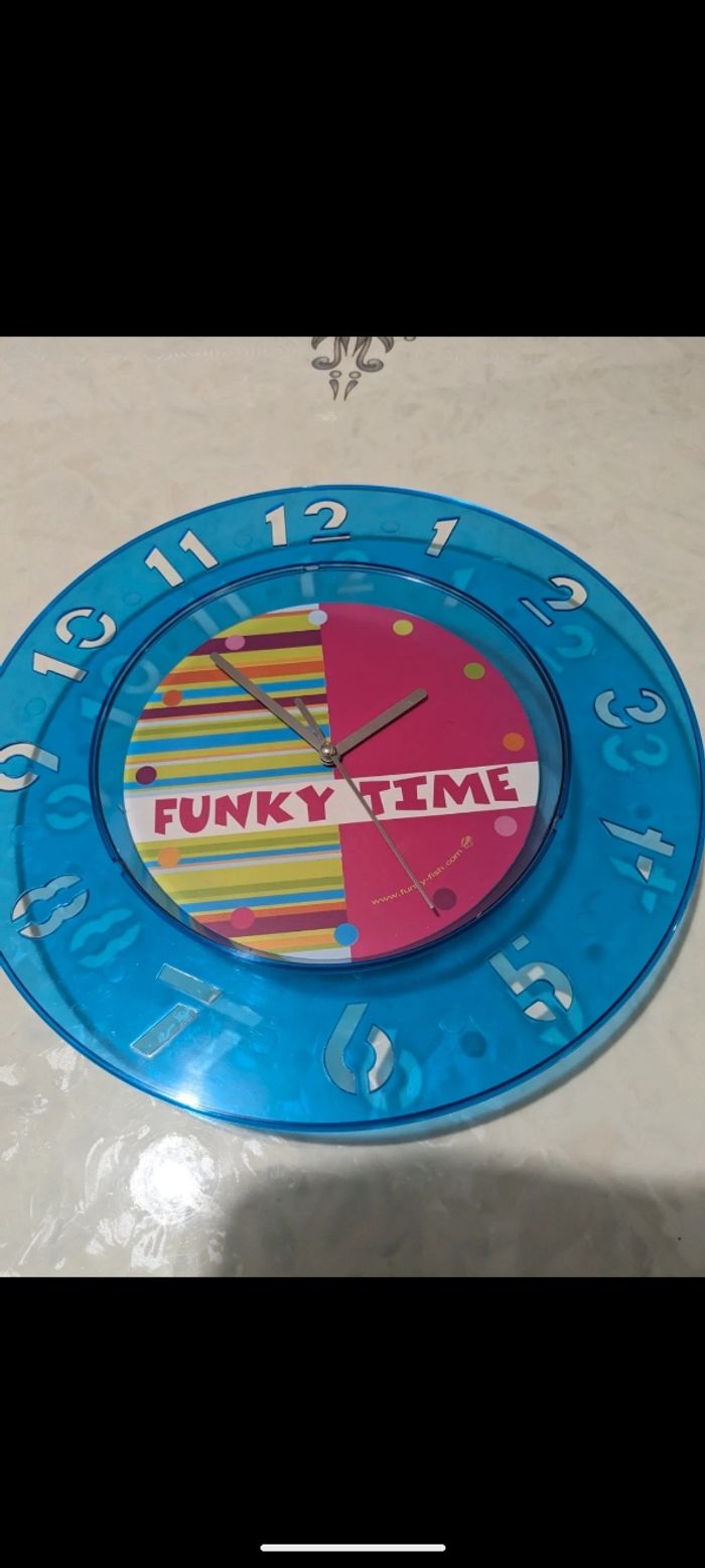 Magnifique Horloge Vintage Funky Time.