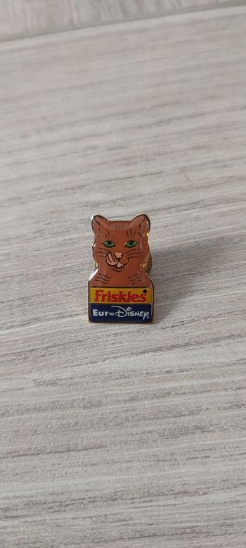 Pin's Euro Disney Friskies