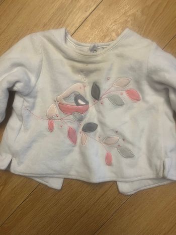 Pull bébé  fille 6 mois – Petit oiseau brodé fermeture dans le dos 