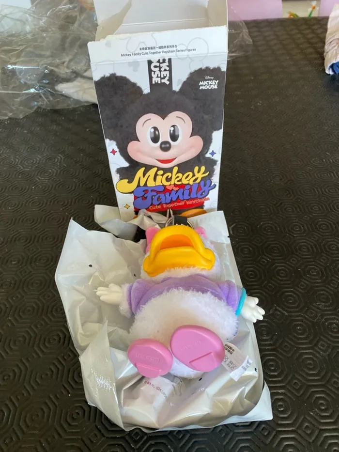 Porte clef peluche disney labubu daysi