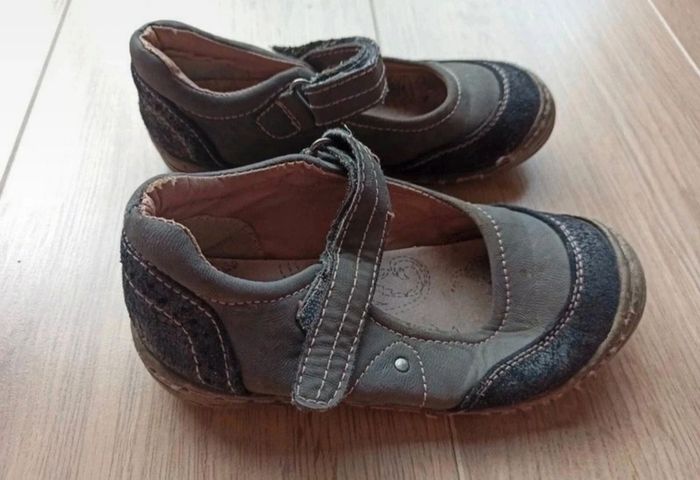 chaussures noires grise fille fermeture a scratch éram pointure 27