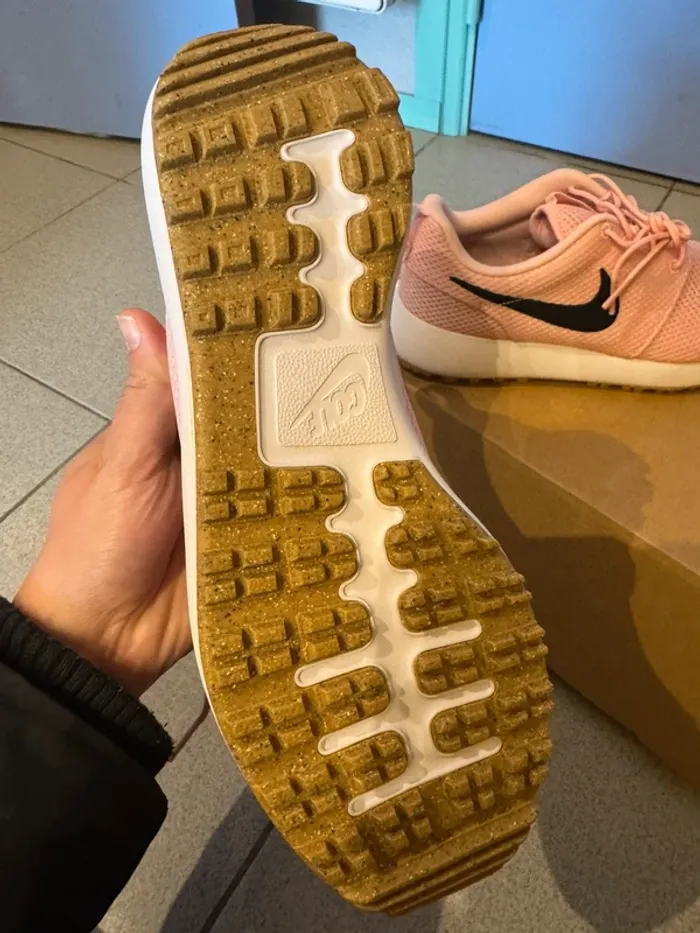 Nike rose - photo numéro 3