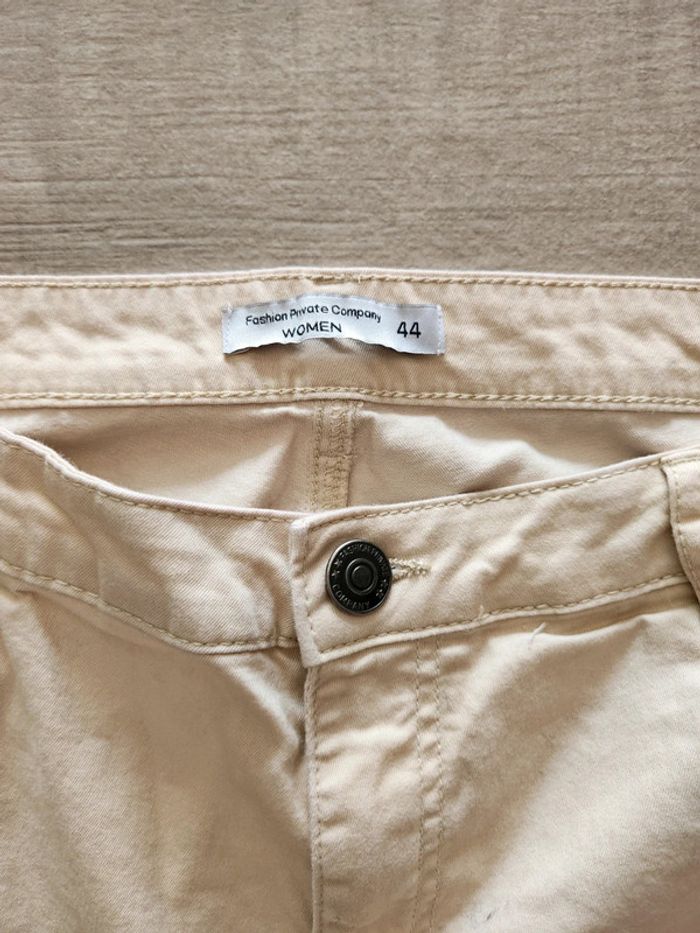 Pantalon court 7/8eme Pantacourt beige taille 44 Fashion private company women très bon état - photo numéro 3
