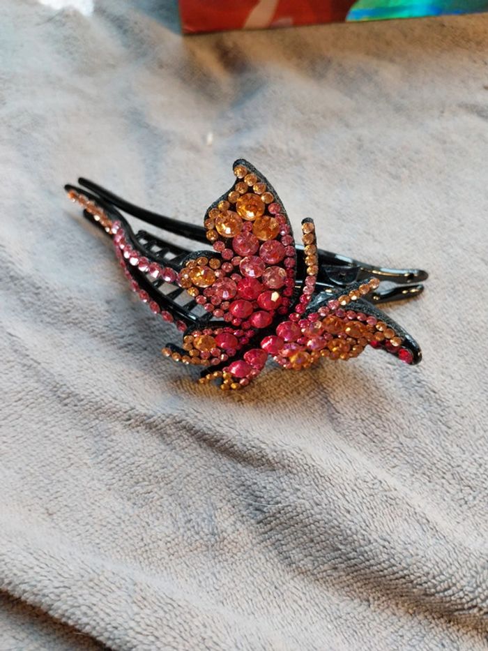Pince à cheveux en strass papillon