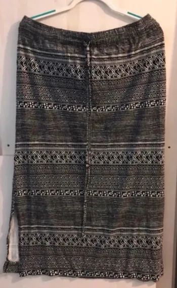 Jupe m&mode longue échancrée sur le côté noir blanc taille L