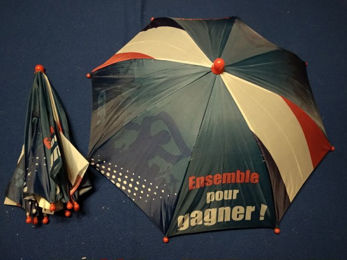 2 parapluies de tête Ensemble pour gagner