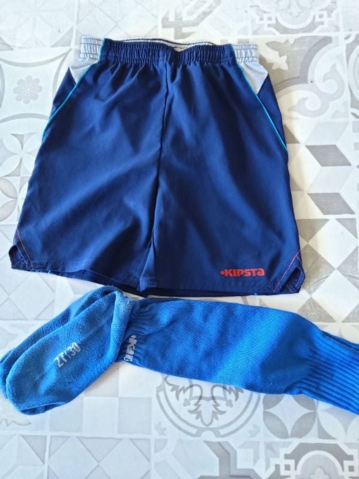 Short+chaussettes de sport garçon