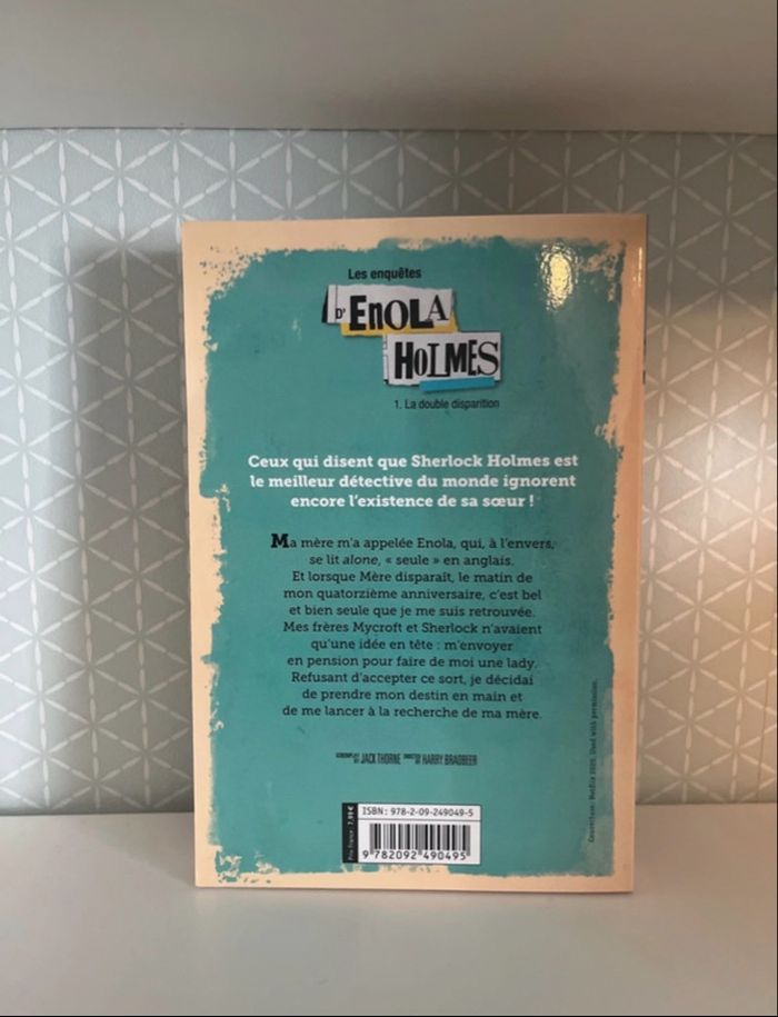 Livre Enola Holmes - photo numéro 2