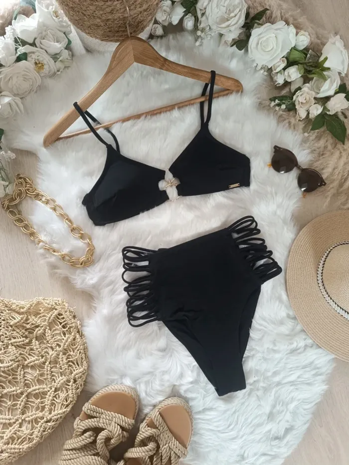 Jolie maillot de bain taille haute neuf avec étiquette