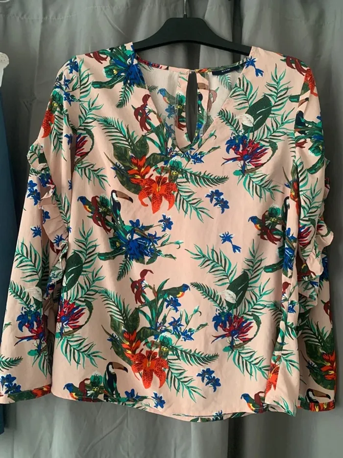 jolie  chemise avec fleurs