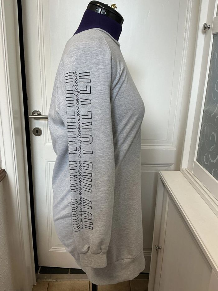 Robe Sweat grise deux poches longues manches avec inscriptions Wibra L - photo numéro 3