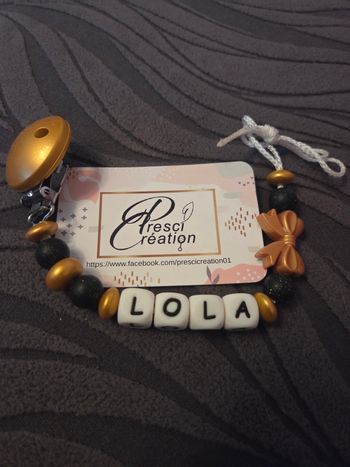 Attache tétine silicone nœud 