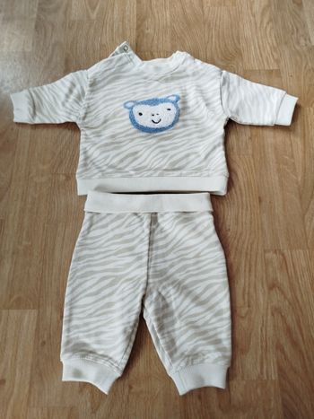 Ensemble pantalon et pull taille 1 mois