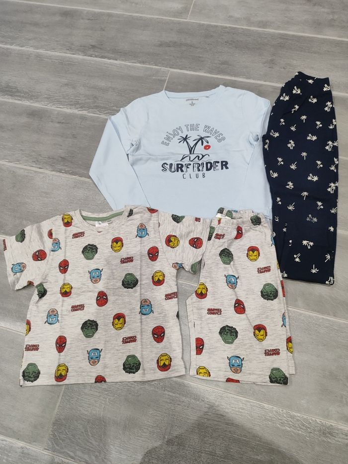 2 pyjamas 5/6 ans