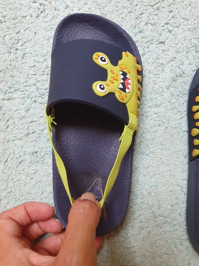 2 paires de chaussures plage garçon- T.27-28 - Crocs - photo numéro 3