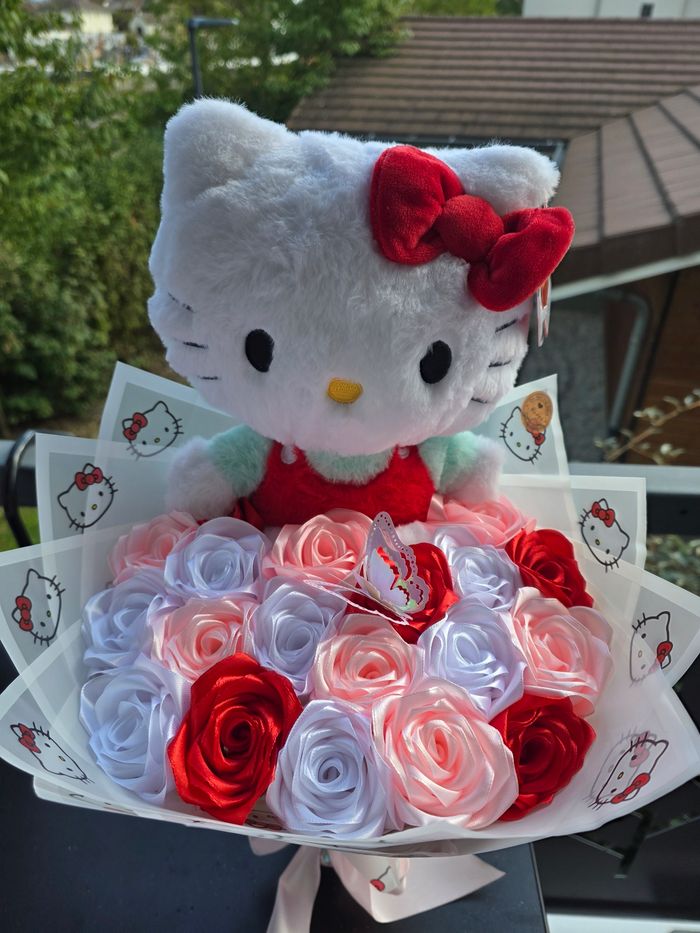 Bouquet de Roses Éternelles Hello Kitty - photo numéro 3