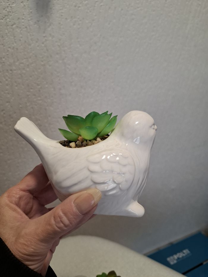 Lot de 2 jolis oiseaux céramique blanche + fausse plante excellent état - photo numéro 7