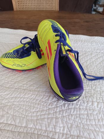 Chaussures foot adidast 30