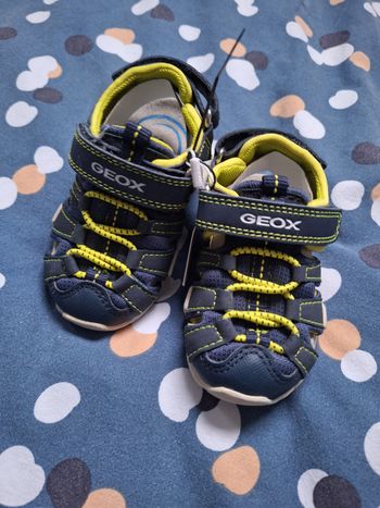 Sandales / nu-pieds garçon,  marque GEOX,  pointure 20 , neuves avec étiquette 