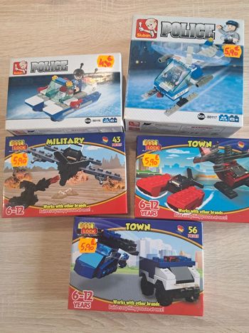 Lot de 5 boîtes de construction neuves