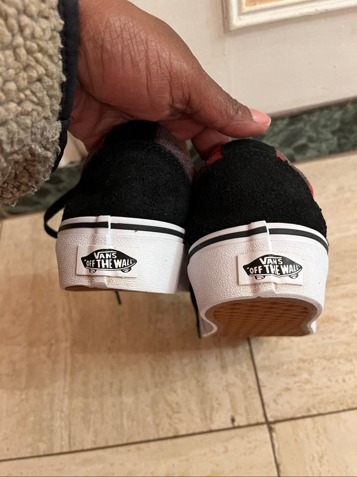 Baskets vans noires à motifs rouges taille 37 - photo numéro 3