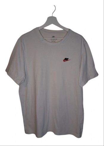 T-shirt Nike blanc brodé L – The Nike Tee