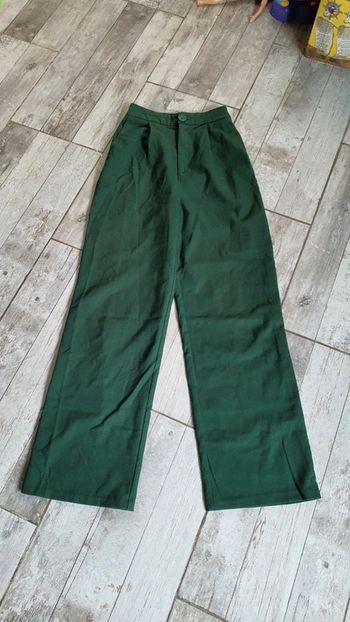 Pantalon stradivarius taille 34 en très bon état