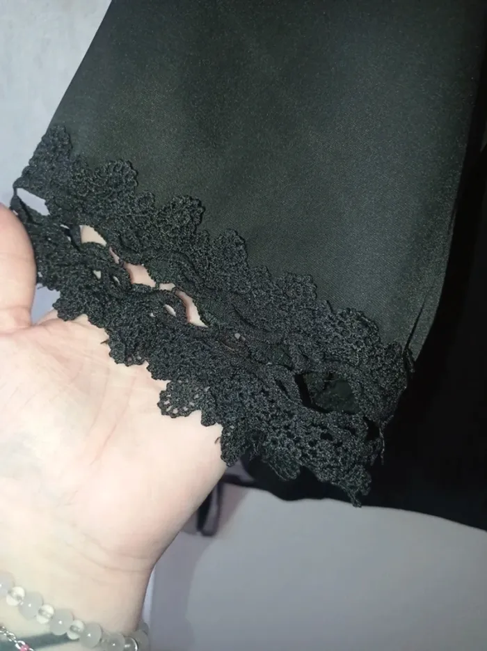 Blouse a dentelle femme de couleur noir - photo numéro 3