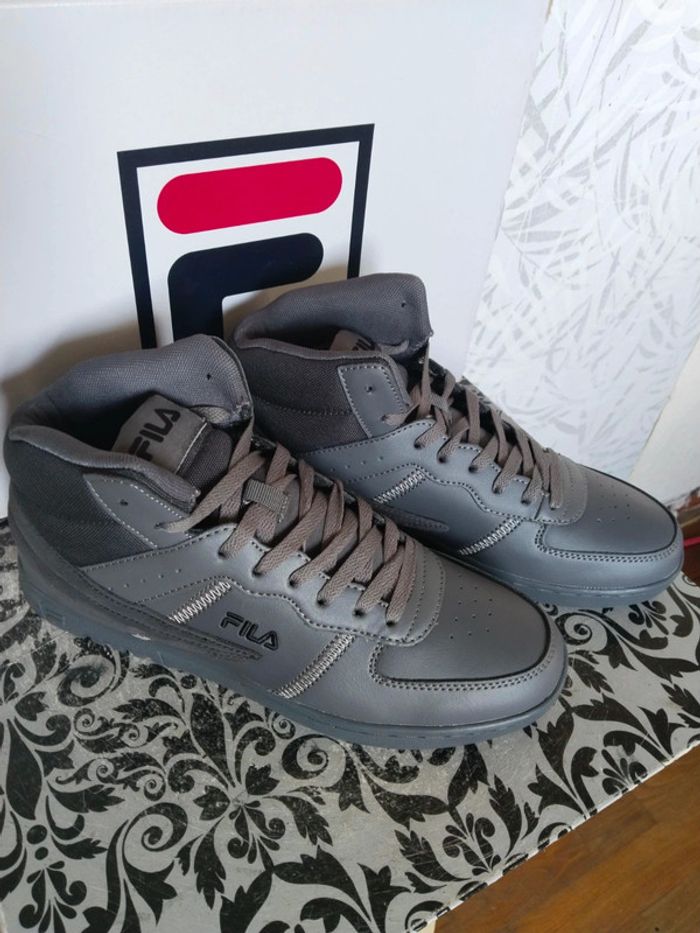 Magnifiques baskets montantes homme Fila pointure 42