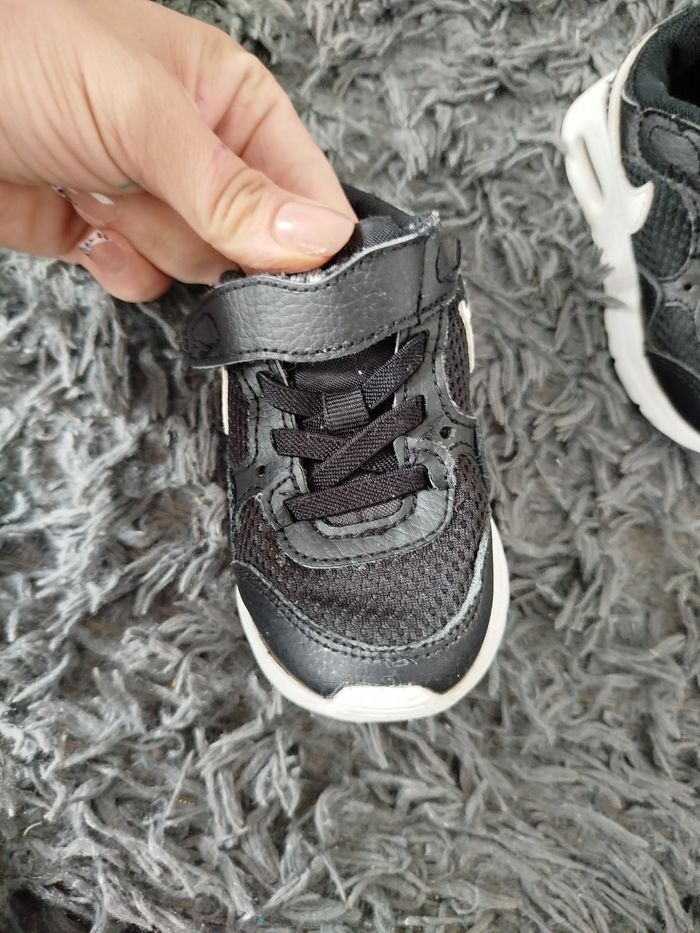 Basket nike  taille 22 - photo numéro 2