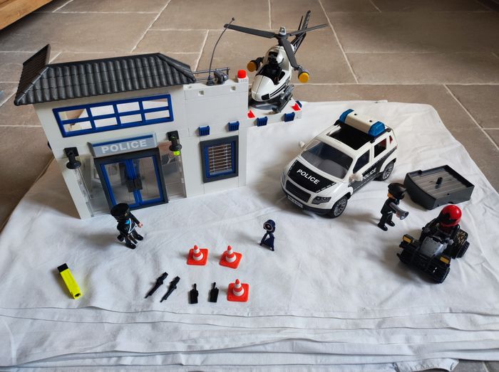 Commissariat de police playmobil 9372