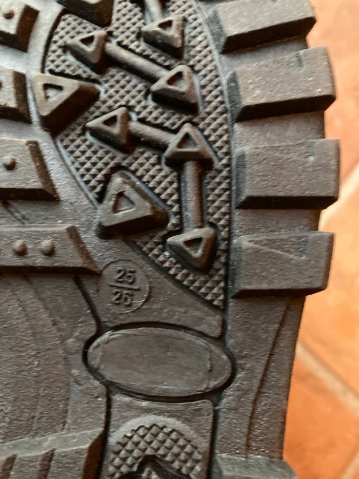 Boots  neuf sans étiquette 25 26 - photo numéro 4