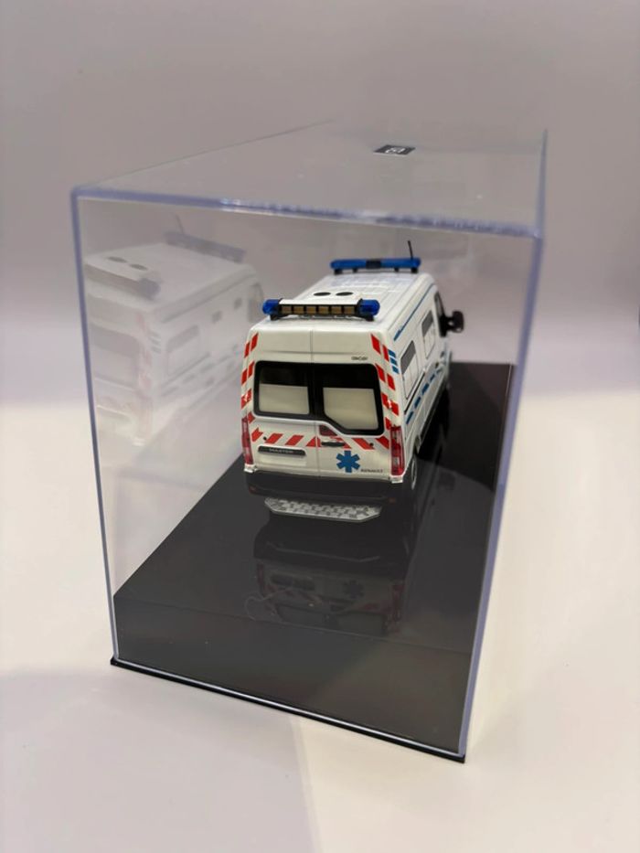 Ambulance 1/43eme Norev neuve - photo numéro 5