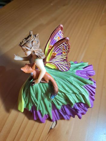 Figurine fée avec renard
