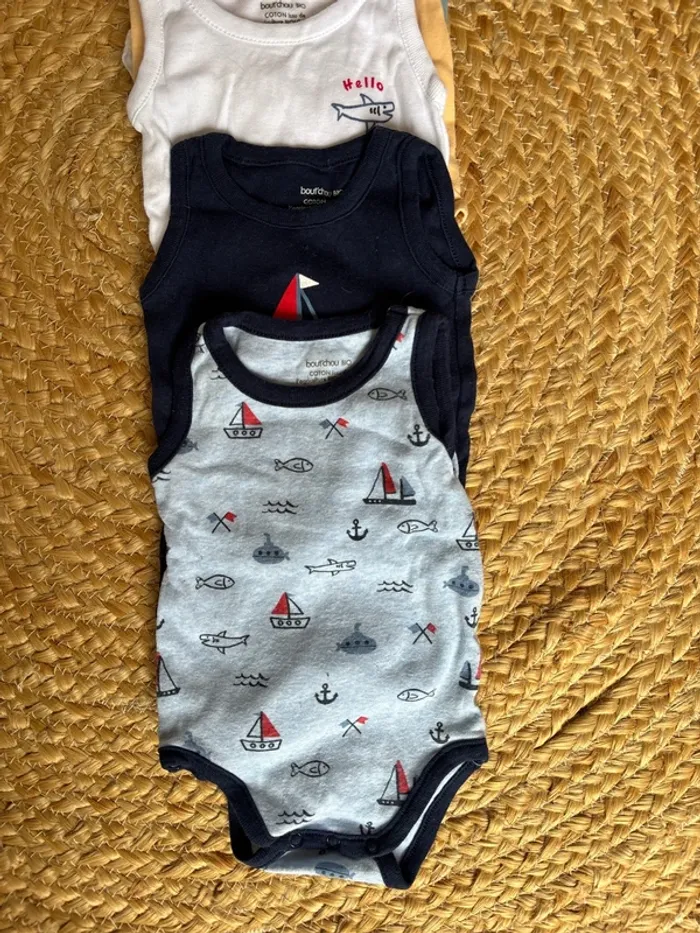 Lot de bodies et pyjamas - 3 mois - excellent état - photo numéro 8