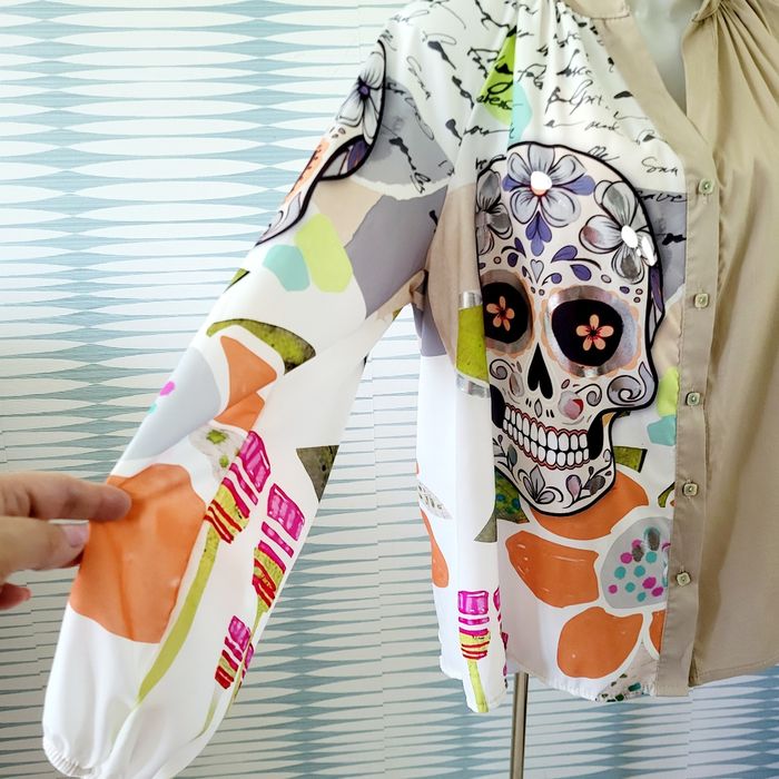 Chemise beige skull multicolore taille unique (du 44 au 50) Miss Stephy neuve avec étiquette - photo numéro 3