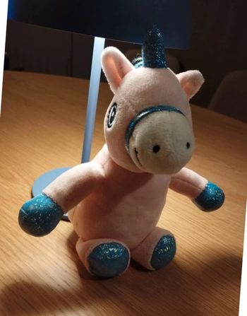 Peluche licorne multicolore. Hauteur 20 cm Taille unique·Très bon état·Action