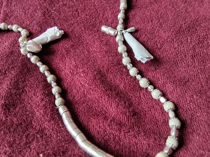 Collier long 41 cm . Perles gris vert. - photo numéro 3