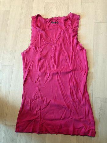 Débardeur fuchsia 42 bordure en dentelle très bon état