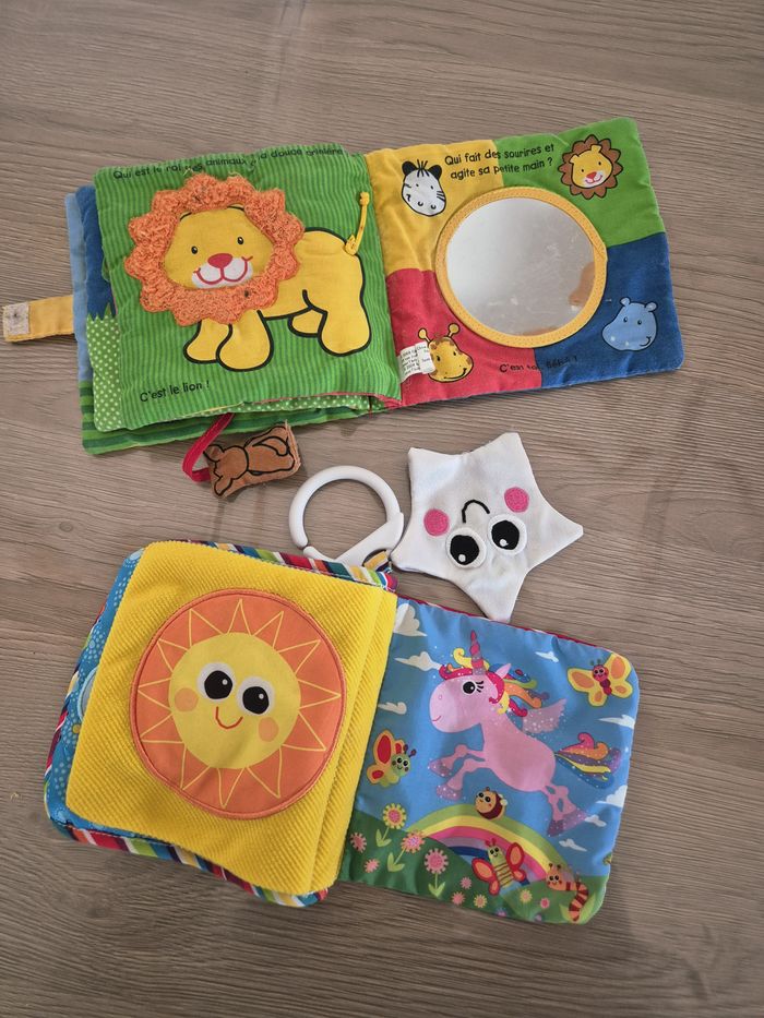 Lot de 2 livres d’éveil en tissu