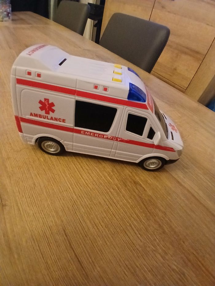 Véhicule ambulance jouet - photo numéro 5