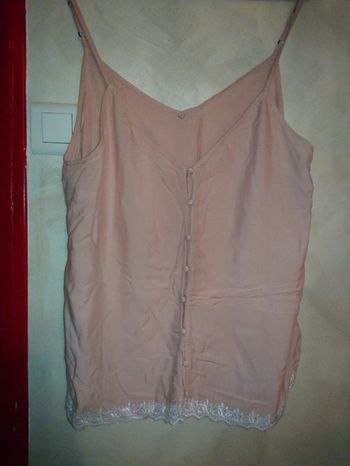 Joli débardeur à broderies anglaises taille 42/44