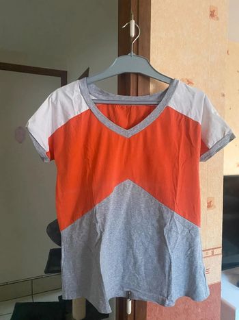 TEE shirt  bicolore Taile 36 très bon état