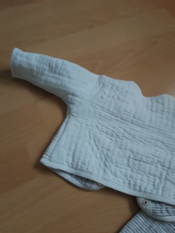 Ensemble 3 pièces : pantalon, tee-shirt, veste - photo numéro 7