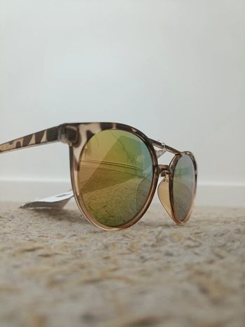 Lunettes de soleil neuves