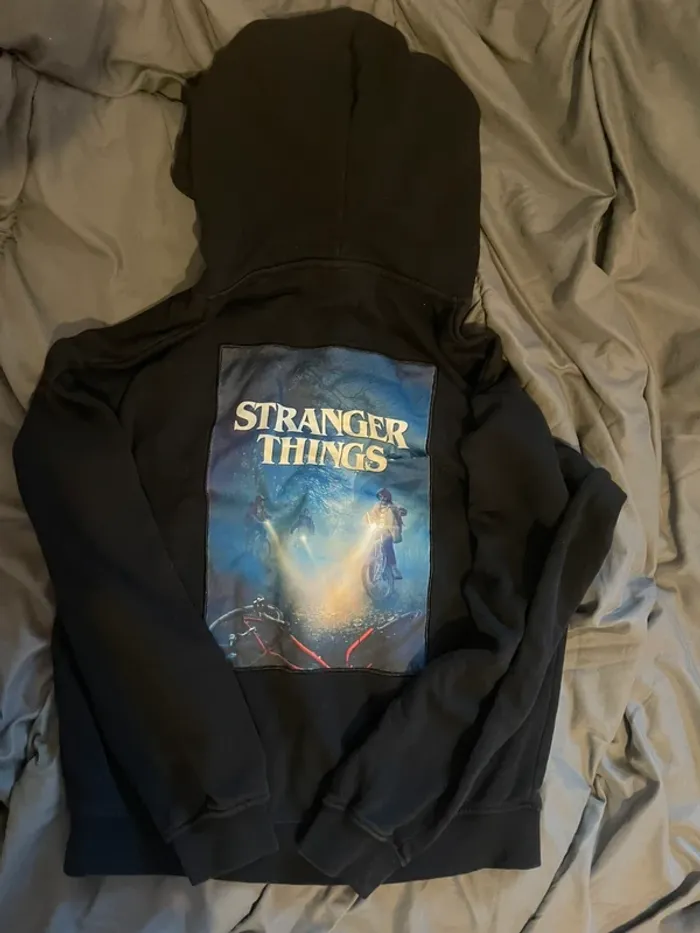 Sweat-shirt à capuche stranger things - photo numéro 2