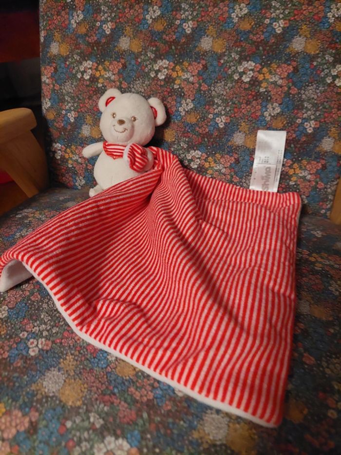 #13 - Shima - doudou ourson blanc mouchoir rouge