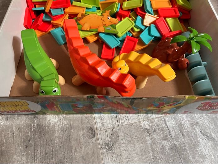 Domino junior friends